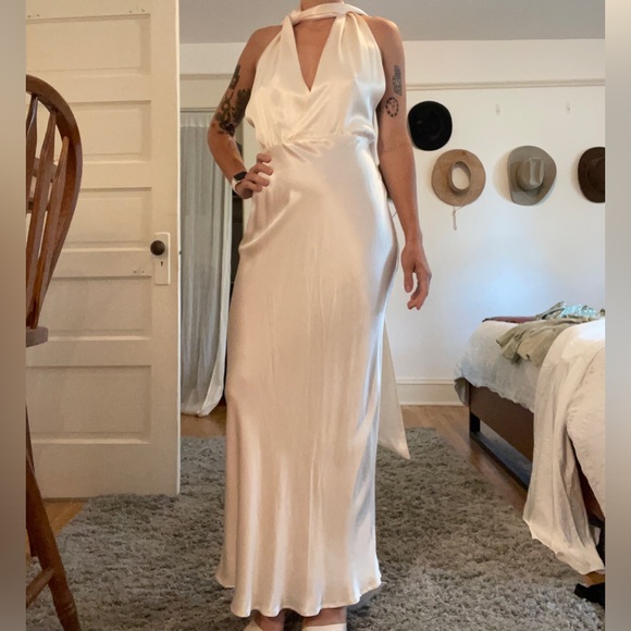 White Plunging V-Neck Backless Gown - Picture 5 of 6